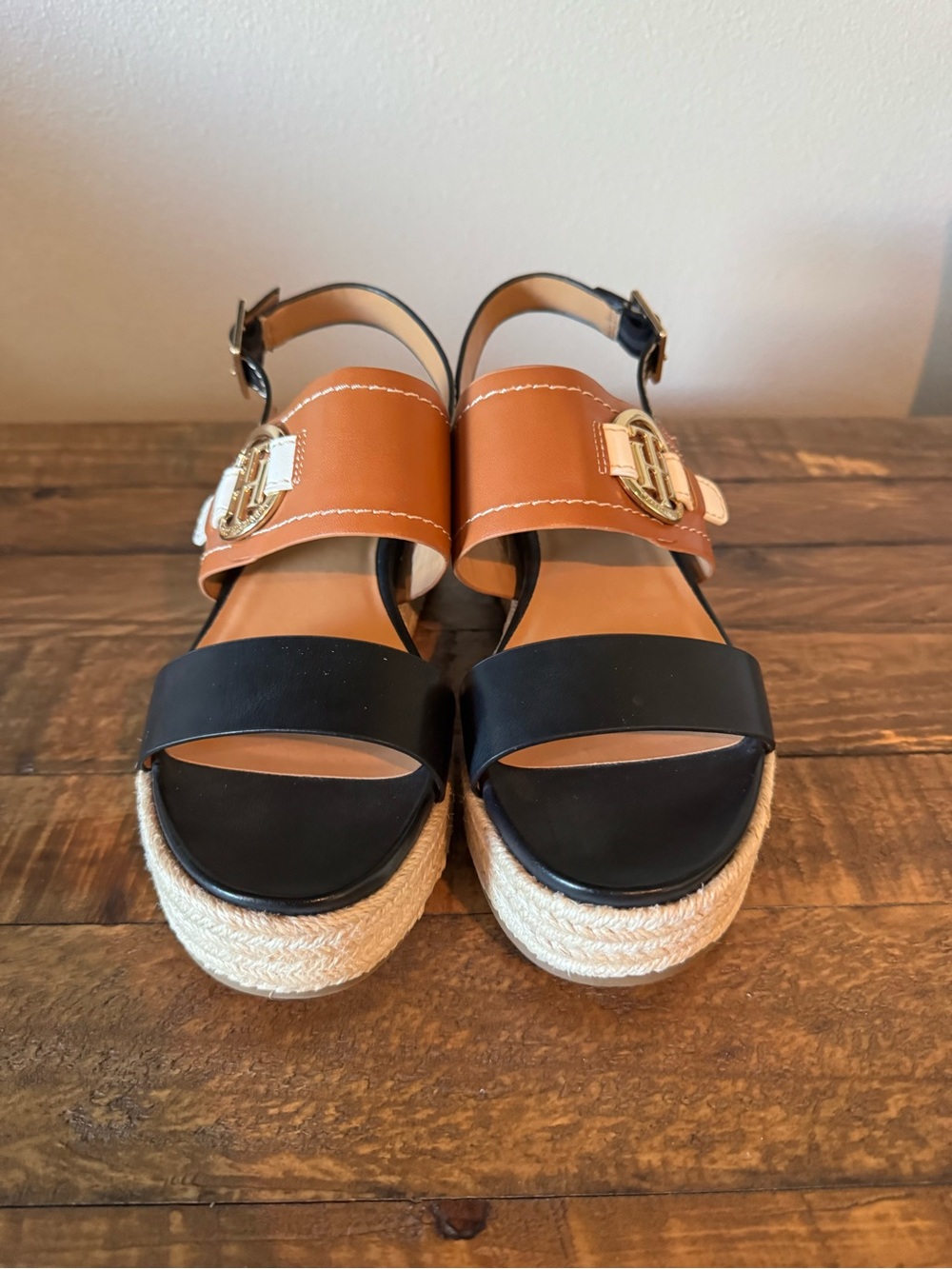 Tommy Hilfiger Black and Brown Platform Espadrille Sandals with Gold Accent NWOB - Picture 2 of 7
